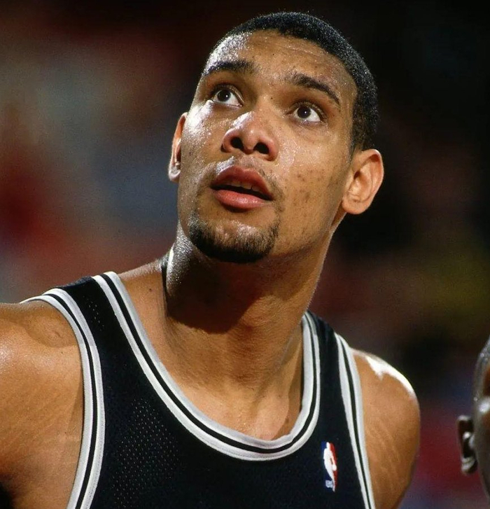 巴萨球迷抗议：要求哈维留任+签回梅西