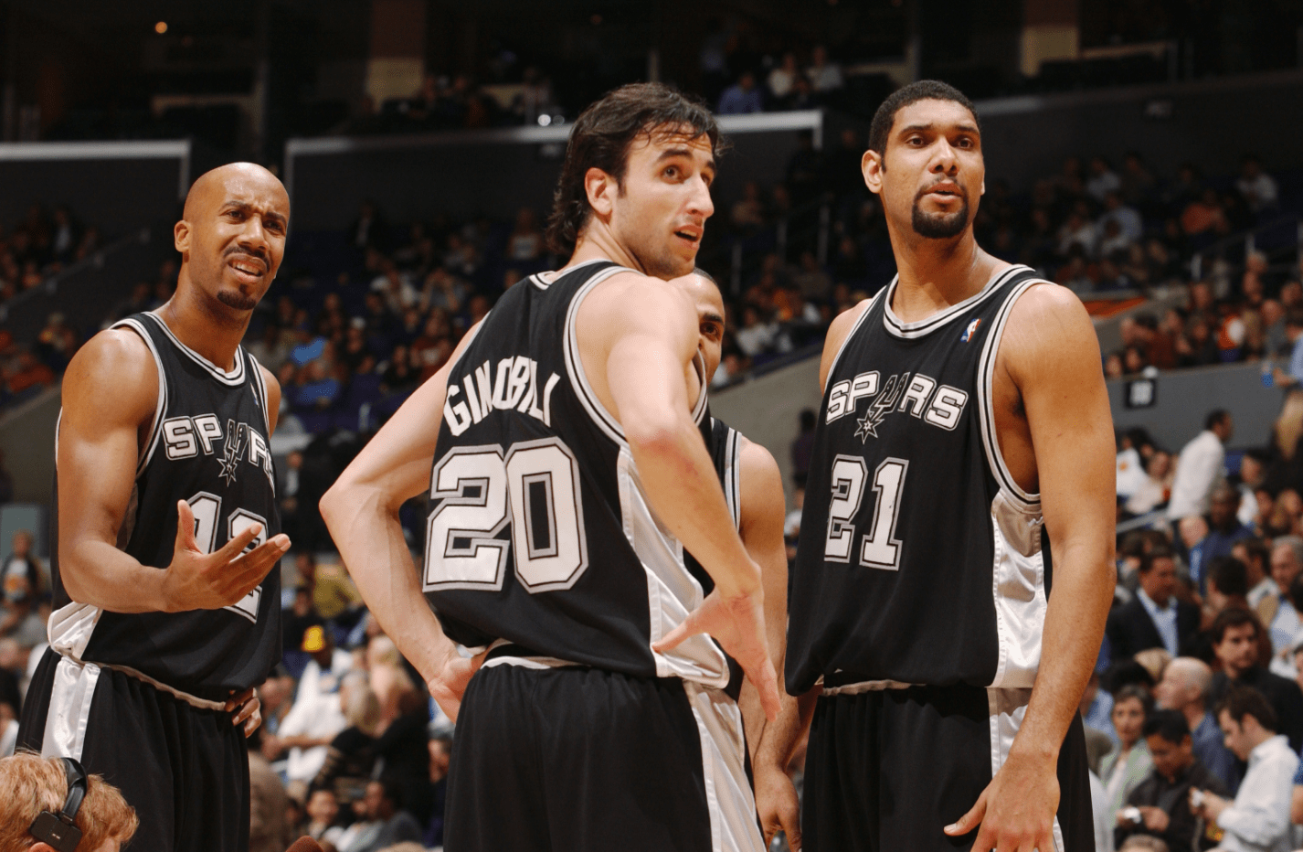 山东U20主帅韩鹏：跟球迷说声抱歉；前场没人，确实是尽力了