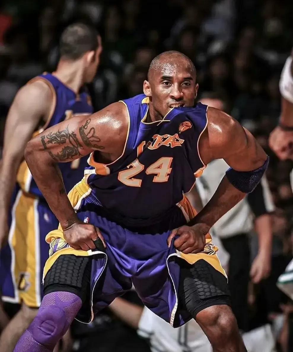 这大坏蛋！海港队庆祝夺冠时，蒋光太扒掉了古斯塔沃的裤子