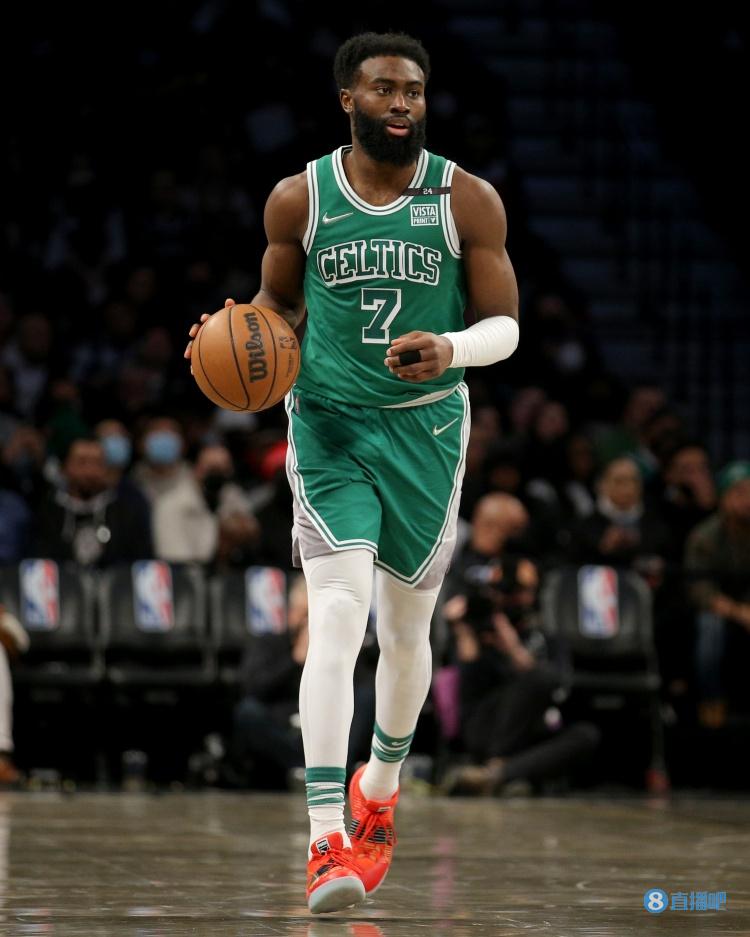 国家德比维尼修斯不满被换后，阿隆索让米利唐去跟他谈谈