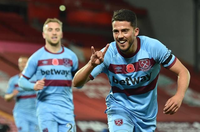 篮球勇士教练组进行临场换人调整收好效果