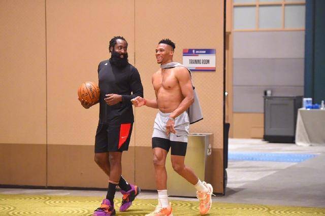 上港多名外援已提前离开俱乐部，无缘本轮踢柔佛，两人网传去申花