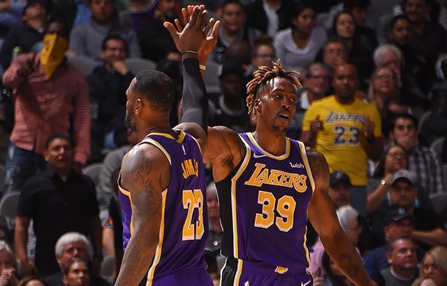 首回合为何向裁判展示队徽？詹卢卡-曼奇尼：希望他尊重罗马